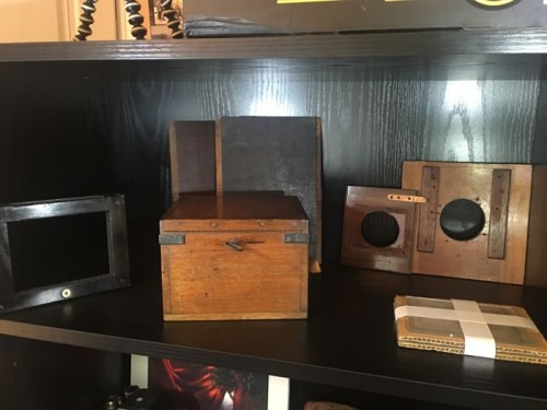 Wooden box with daylight plate