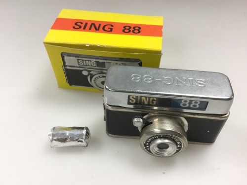 Cámara mini Sing 88 con caja y carrete