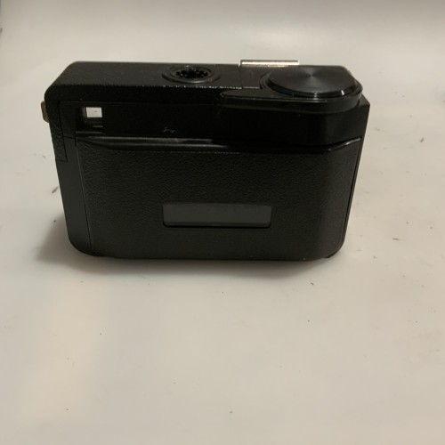 Cámara fotográfica Kodak Instamatic 133-X (España, década de 1970) con funda original