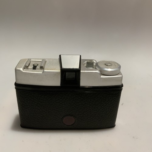 Cámara fotográfica Agfa Isoly I (Alemania, década de 1960) con funda original