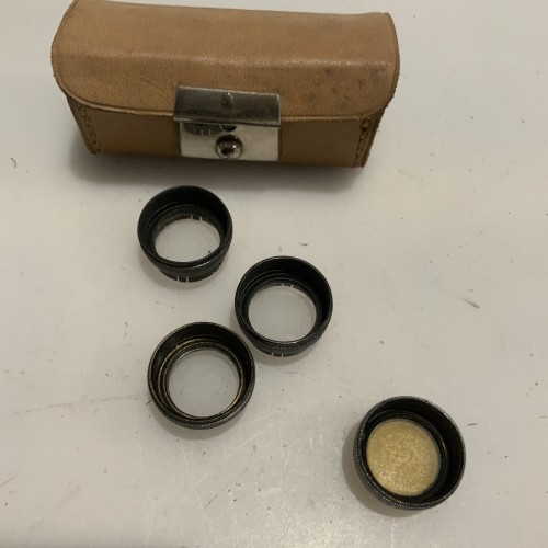 Juego de filtros fotográficos anónimos en estuche de cuero