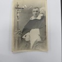 Fotografía retrato de estudio de un religioso (probablemente sacerdote o fraile)