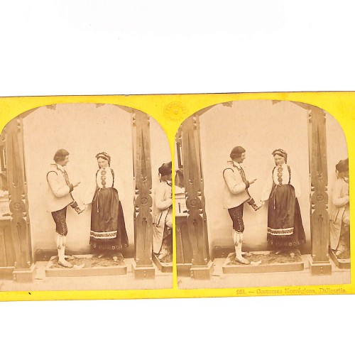 Vista estéreo de cartón  Vista 131: Trajes de Noruega y Dalecarlia (Expo 1867)