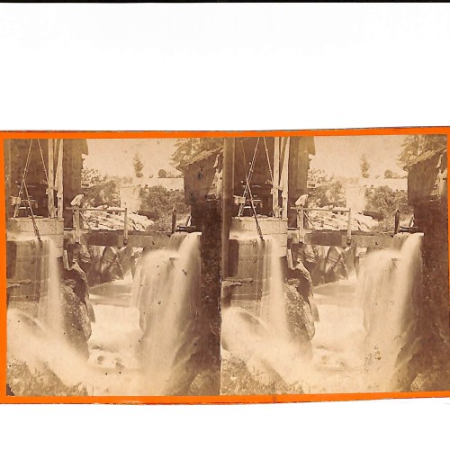 📷 Vista estereoscópica “Scierie hydraulique – Cascada y serrería alpina en funcionamiento”