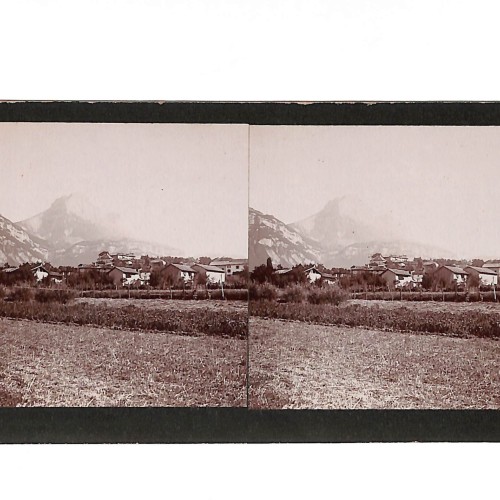📷 Vista estereoscópica alpina anónima (pueblo y montaña, ca. 1900-1915)