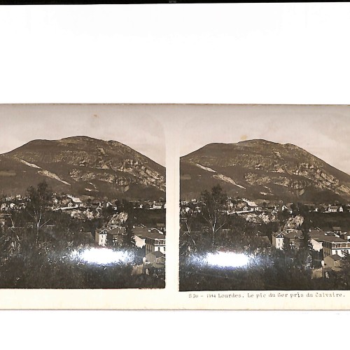 📷 Vista estereoscópica  “Lourdes — Le pic du Ger pris du Calvaire” (serie Vues de France)