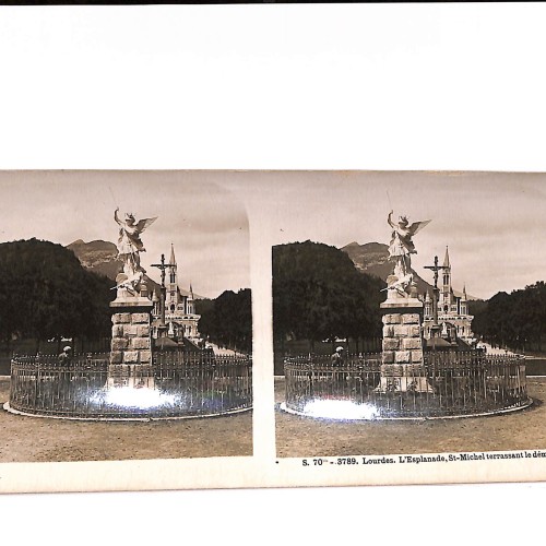 📷 Vista estereoscópica Lourdes – L’Esplanade, St-Michel terrassant le démon