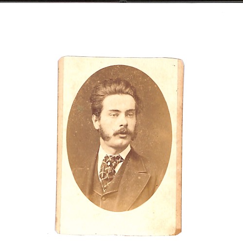 📷 CDV retrato masculino ovalado (sin identificación personal)