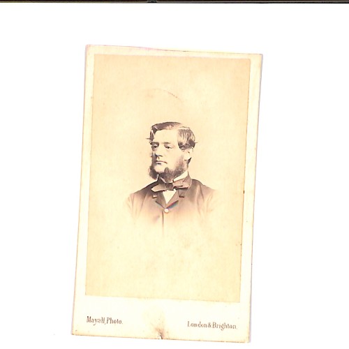 📷 CDV “Retrato masculino victoriano con barba — Mayall, London & Brighton”