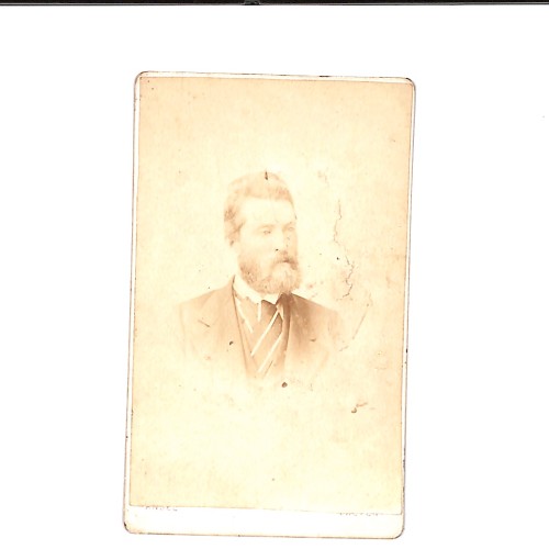 📷 CDV “Retrato masculino de busto con barba — CDV deteriorada”