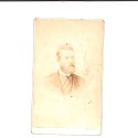 📷 CDV “Retrato masculino de busto con barba — CDV deteriorada”