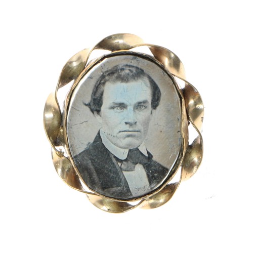 Broche con daguerrotipo retrato hombre