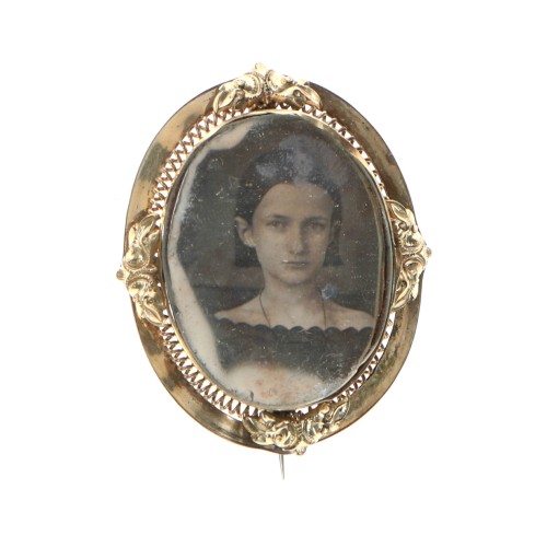 Broche con daguerrotipo retrato chica