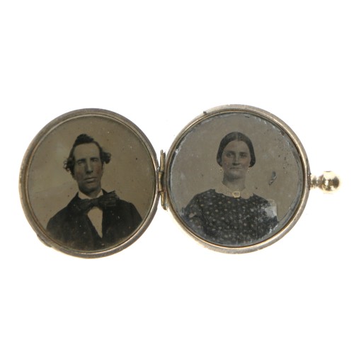Colgante con ferrotipos retrato de hombre y mujer