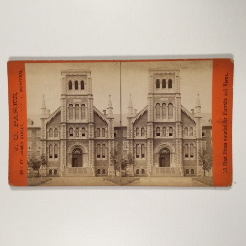 Vista estereo de cartón -Edificio institucional o religioso de estilo neogótico en Canadá.
