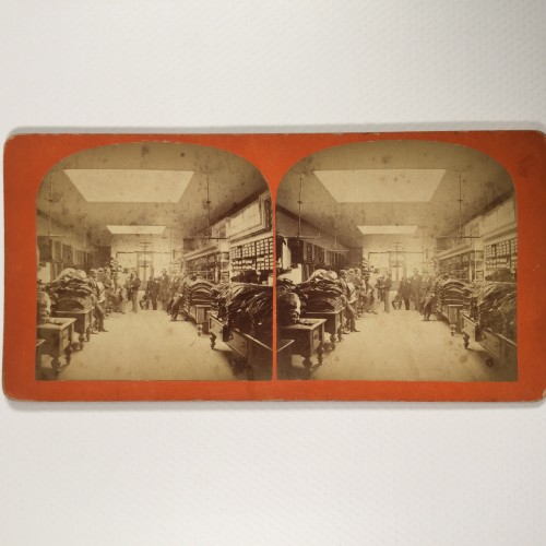 Vista estereo de cartón -Establecimiento comercial de confección, almacén general o sastrería en Haverhill, Massachusetts.