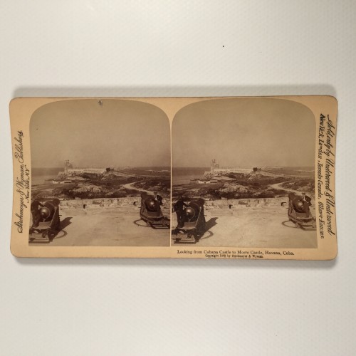 Vista estereo de cartón_ "Looking from Cabana Castle to Morro Castle, Havana, Cuba."