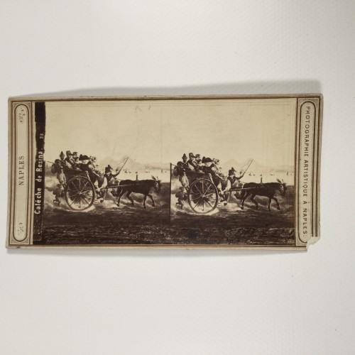 Vista estereo de cartón - Escena costumbrista napolitana que muestra un carruaje tradicional (calèche)