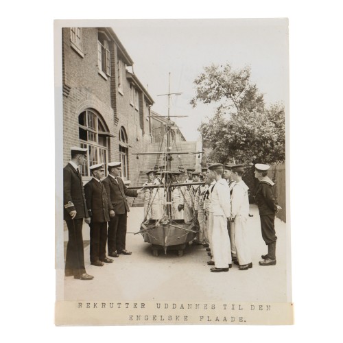 Fotografia Official Photograph - WW Transmission Abroad - With the British navy in war time