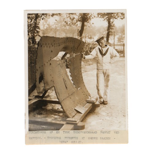 Fotografia Official Photograph - WW Transmission Abroad - With the British navy in war time