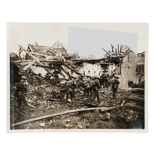 Fotografia Official Photograph - WW Transmission Abroad - With our troops at the battle of Flanders