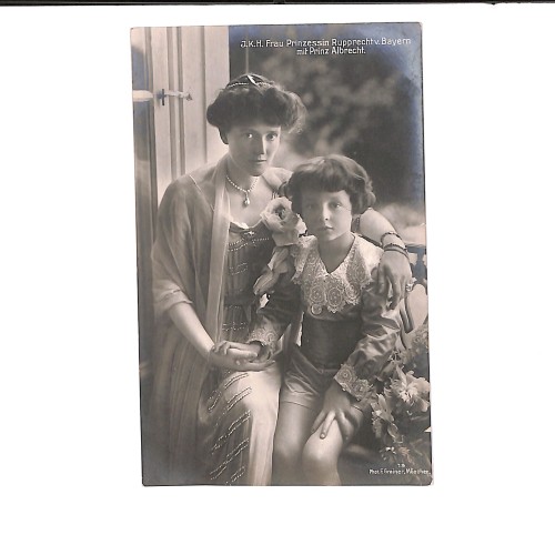 Retrato de la Princesa Rupprecht de Baviera (María Gabriela en Baviera) junto al joven Príncipe Albrecht.