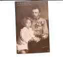 Retrato del Emperador Carlos I de Austria posando junto al joven Príncipe Heredero Otto.