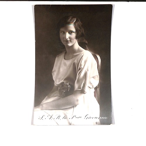 Retrato de estudio de Su Alteza Real la Princesa Giovanna de Saboya (S. A. R. la P.ssa Giovanna).
