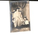 Retrato de estudio de la Princesa María Luisa de Hannover y Cumberland, junto a sus hijos.