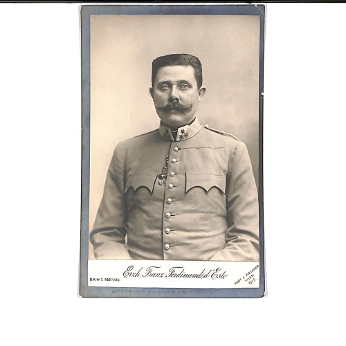 Retrato de estudio del Archiduque Francisco Fernando de Austria (Erzh. Franz Ferdinand d'Este) en uniforme militar
