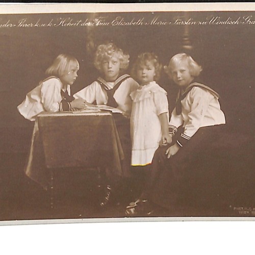 Retrato de estudio de los cuatro hijos de su Alteza Imperial y Real la Archiduquesa Isabel María de Austria.