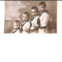Retrato de estudio de los cuatro hijos varones del Príncipe Heredero de Alemania.