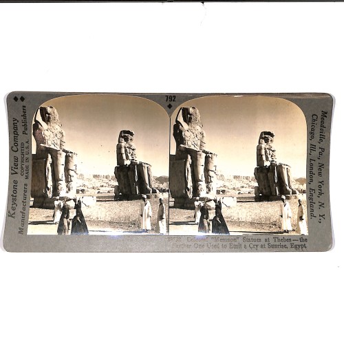 Vista estereo_ Colosos de Memnón en la necrópolis tebana (Egipto).