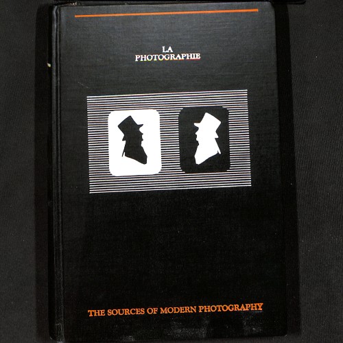 La Photographie. Este volumen forma parte de una colección más amplia titulada The Sources of Modern Photography.