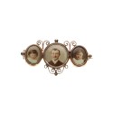 Broche tríptico (bar brooch) de tipo familiar