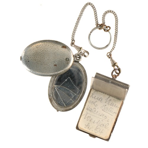 Chatelaine de bolsillo o llavero de caballero con guardapelo y libreta de notas