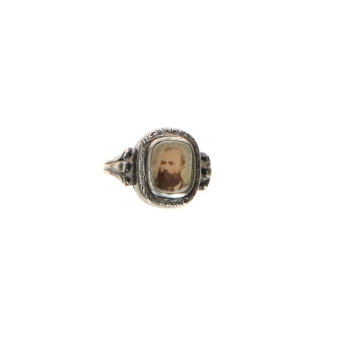 Medallón colgante ovalado de orla profunda