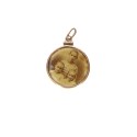 Medallón colgante ovalado con orla decorativa