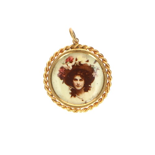 Medallón colgante ovalado de bisagra (guardapelo)
