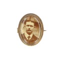 Broche fotografia de hombre