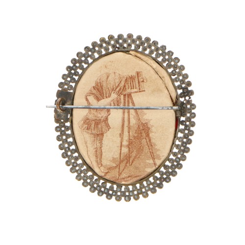 Medallón-broche ovalado de grandes dimensiones