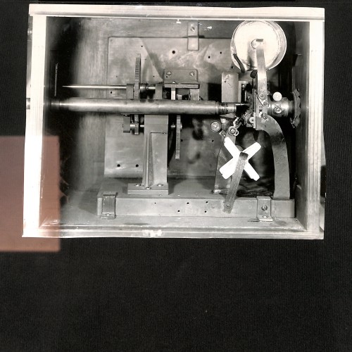Fotografía: Mecanismo interno de un prototipo o proyector cronofotográfico primitivo.