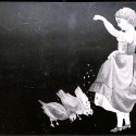 Escena silueteada de una niña alimentando aves, vinculada a las producciones de pre-cine o linterna mágica.