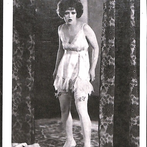 Fotografía Clara Bow (postal bibliográfica o lámina de catálogo).
