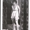 Fotografía Clara Bow (postal bibliográfica o lámina de catálogo).