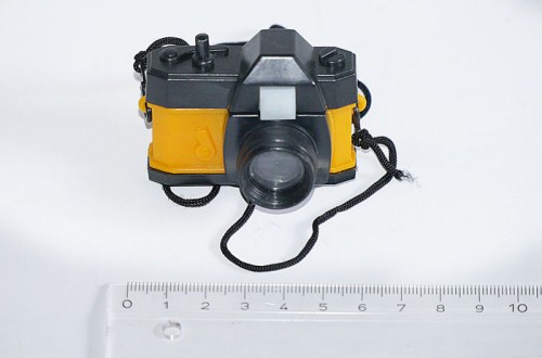 Camera Gucki yellow-black with drawings of animals