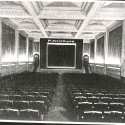 Fotografía original de arquitectura interior / Registro de sala de exhibición comercial (Cine Fantasio).