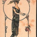 Tarjeta postal/ilustración publicitaria: Figura femenina de estética flapper o Art Nouveau estilizada con motivos florales.