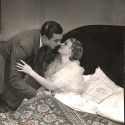 Fotograma positivo de época: Escena dramática de alcoba