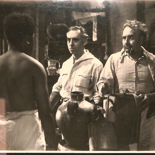 Fotografía original de rodaje: Escena dramática de ambientación colonial / Intercambio en el poblado. No. 22.